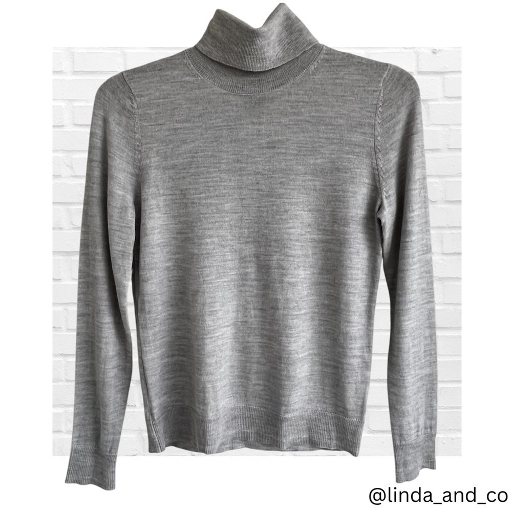 Tahari 100% Extra Fine Merino Wool Light Gray Turtleneck Sweater Preppy Medium